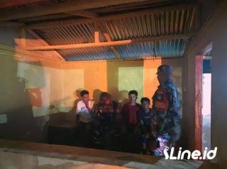 Lakukan Patroli Ditempat Tempat Rawan Tindakkan Kejahatan, Personil Koramil 0321-06/TM Rohil Dan Ormas PP Ajak Warga Aktifkan Pos Ronda Malam