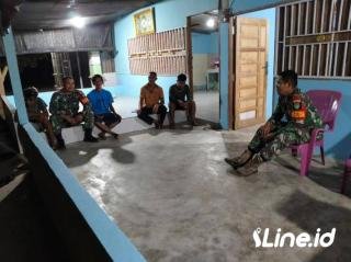 Wujudkan Ketertiban Antar Warga, Personil Koramil 0321-06/TM Rohil Dan Ormas PP Datangi Pos Ronda Malam Saat Patroli