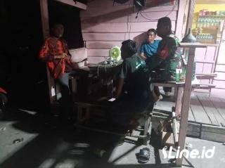 Ajak Warga Lakukan Patroli Malam Dan Hidupkan Pos Ronda, Personil Koramil 0321-06/TM Rohil Dan Ormas PP Sinergi Laksanakan Patroli Siskamling