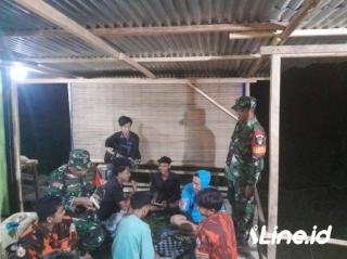 Kompak Bersama Warga Setempat, Personil Koramil 0321-06/TM Rohil Dan Ormas PP Rutin Melaksanakan Patroli Siskamling