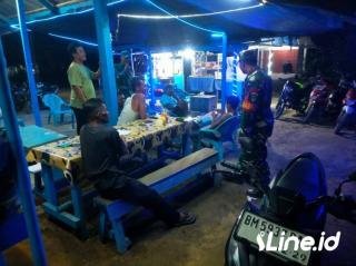 Bersinergi Bersama Ormas PP Dan Warga, Personil Koramil 0321-06/TM Rohil Akrifkan Pos Ronda Malam