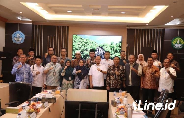 Pemko Pekanbaru Gandeng Unri Revitalisasi Danau Kampus untuk Pengendalian Banjir