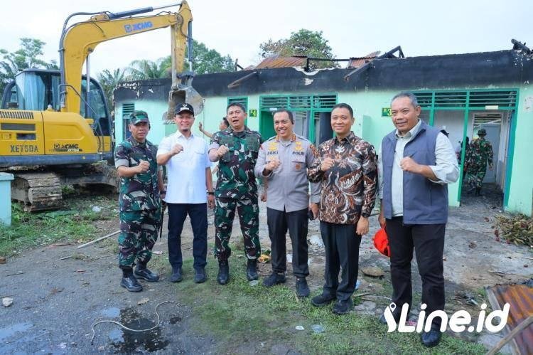 Wako Agung Nugroho Pimpin Gotong Royong Pasca Kebakaran di Asrama Pancasila
