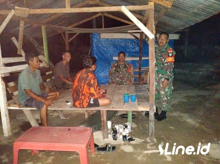 Perkuat Siskamling Ditingkat Desa, Personil Koramil 0321-06/TM Rohil Dan Ormas PP Ajak Warga Aktifkan Pos Ronda Malam