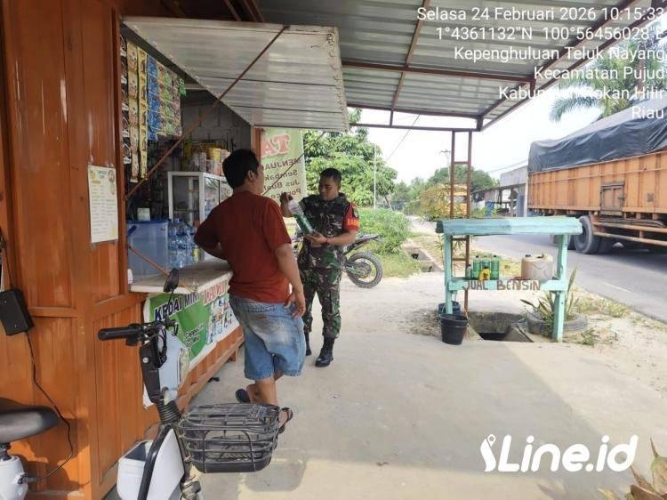 Sambangi Warga Yang Memiliki Usaha Mikro Kecil Menengah, Personil Koramil 0321-06/TM Rohil Berikan Pendampingan