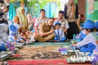 Wawako Pekanbaru Tinjau MBG Perdana, Ingatkan Anak-anak Gemar Makan Sayur
