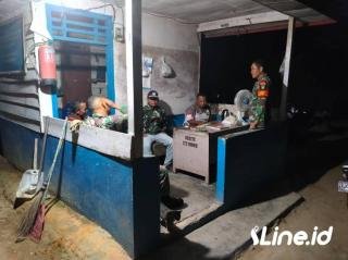 Rutin Lakukan Patroli Siskamling, Personil Koramil 0321-06/TM Rohil Ajak Warga Jaga Ketertiban Keamanan Lingkungan