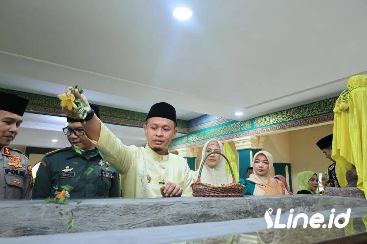 Sambut Ramadan, Wali Kota Agung Nugroho Ziarah ke Makam Pendiri Pekanbaru dalam Tradisi Petang Belimau