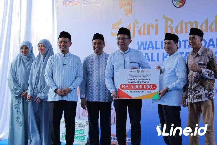 Safari Ramadhan Hari Ketiga, Wako Agung dan Wawako Markarius Disambut Ribuan Warga di Masjid Al Ikram