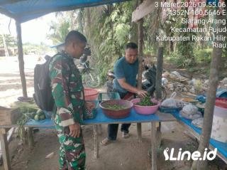 Tingkatkan Program UMKM, Personil Koramil 0321-06/TM Rohil Berikan Pemdampingan Kepada Pelaku Usaha