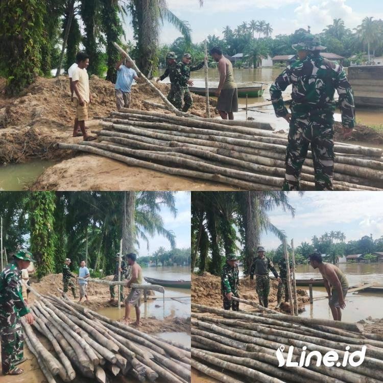 Meskipun Memakan Waktu 3-4 Jam Dalam Perjalanan, Personil Koramil 0321-06/TM Rohil Dan Warga Tetap Semangat Bergotong Royong