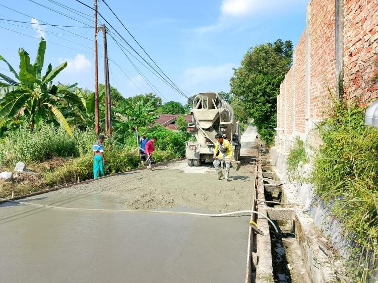 Gerak Cepat Agung Nugroho Perbaiki Jalan Kamboja II, Warga: Baru Era Pak Agung Diperbaiki