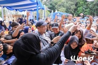 Semarak HUT Pekanbaru, 12 Ribu Warga Ikuti Jalan Sehat di Danau Bandar Kayangan