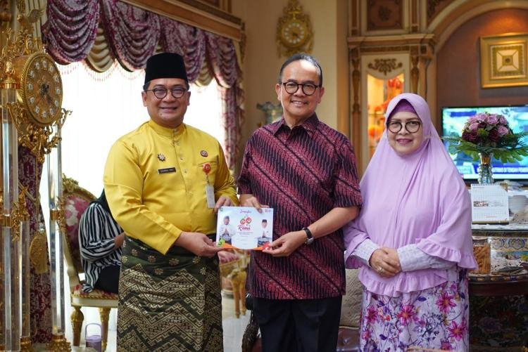 Jelang HUT Riau, Sekdaprov Kunjungi Mantan Gubri Rusli Zainal