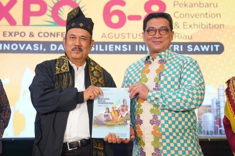 Pemprov Riau Raih Penghargaan atas Komitmen Menjaga Stabilitas Harga Sawit