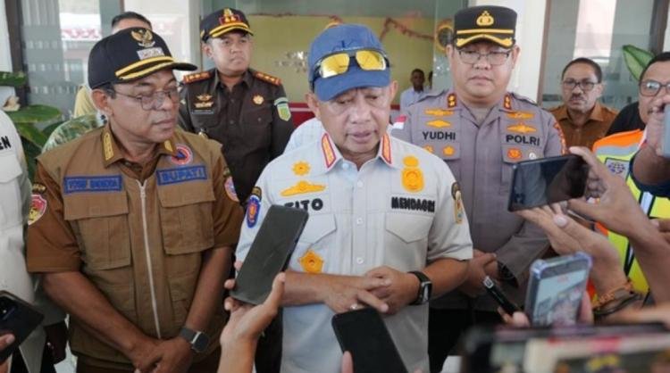 Tiba di Ende Mendagri Tito: Prioritas Evakuasi, Listrik, dan Akses Jalan