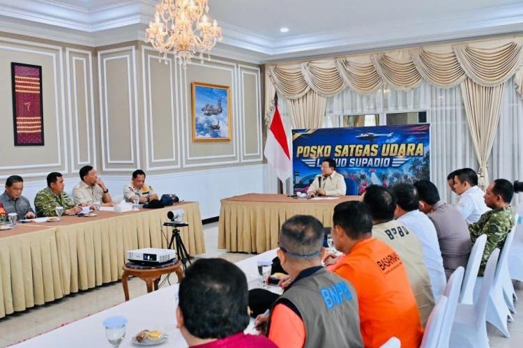 Tiba di Kalbar Presiden Prabowo Pimpin Rapat Karhutla