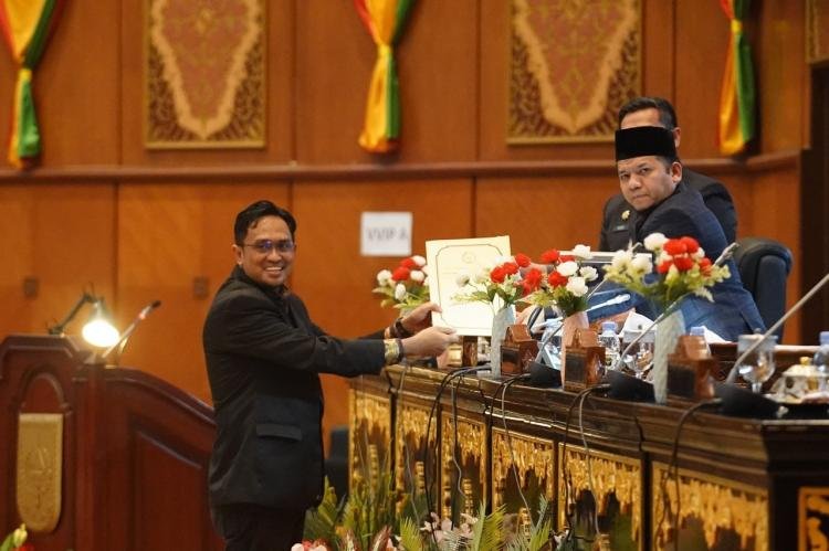 DPRD Riau Sampaikan Pandangan Ranperda tentang CSR Perusahaan 