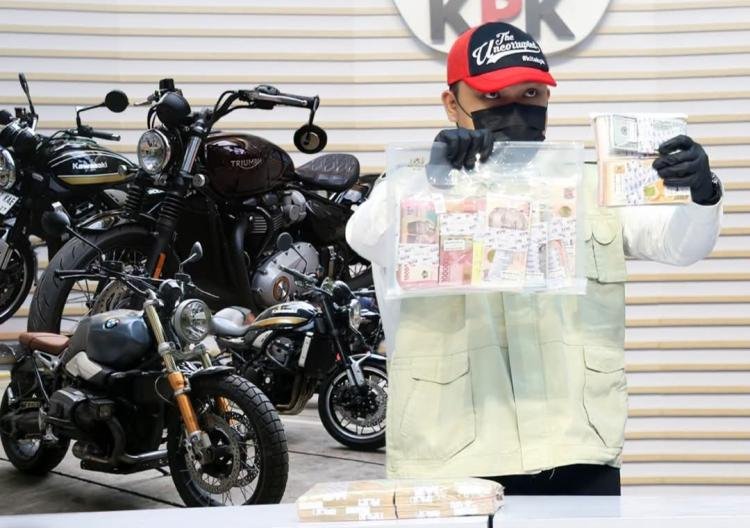 KPK Sita 3 Motor Mewah dan Uang Rp2,8 Miliar dari Kasus Korupsi Bea Cukai