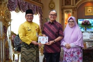 Jelang HUT Riau, Sekdaprov Kunjungi Mantan Gubri Rusli Zainal 