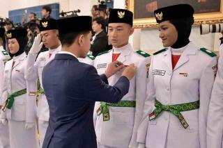 Wapres Gibran Kukuhkan 76 Pelajar Jadi Paskibraka 2026