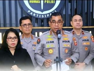 Polri Beri Penghargaan kepada Personel yang Tangani Kerusuhan di Aceh