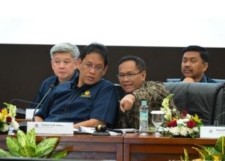 Menkeu Pimpin Sidang Debottlenecking, Bahas Biaya dan Standar Kargo Udara
