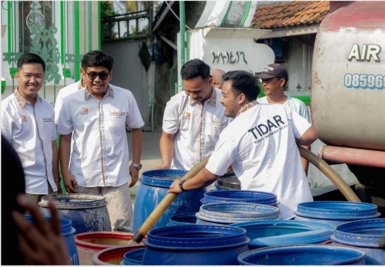 DPC Gerindra Serang Salurkan 80.000 Liter Air Bersih ke Warga