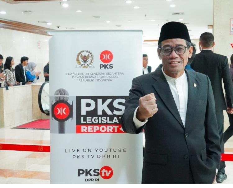 Karhutla Kalbar Kian Parah, DPR Desak Pemerintah Kerahkan Seluruh Kekuatan