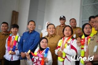 SF Hariyanto Janjikan Bonus bagi Atlet Riau Peraih 9 Medali